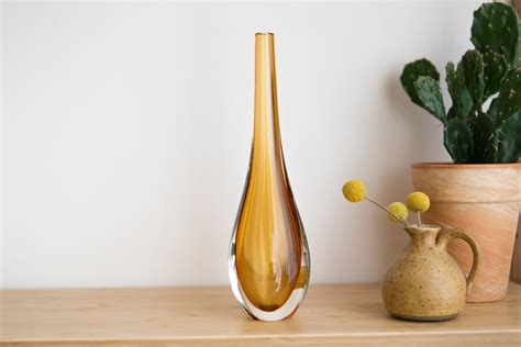 How to Clean Glass Vases with Narrow Necks: A Journey Through Time and Space